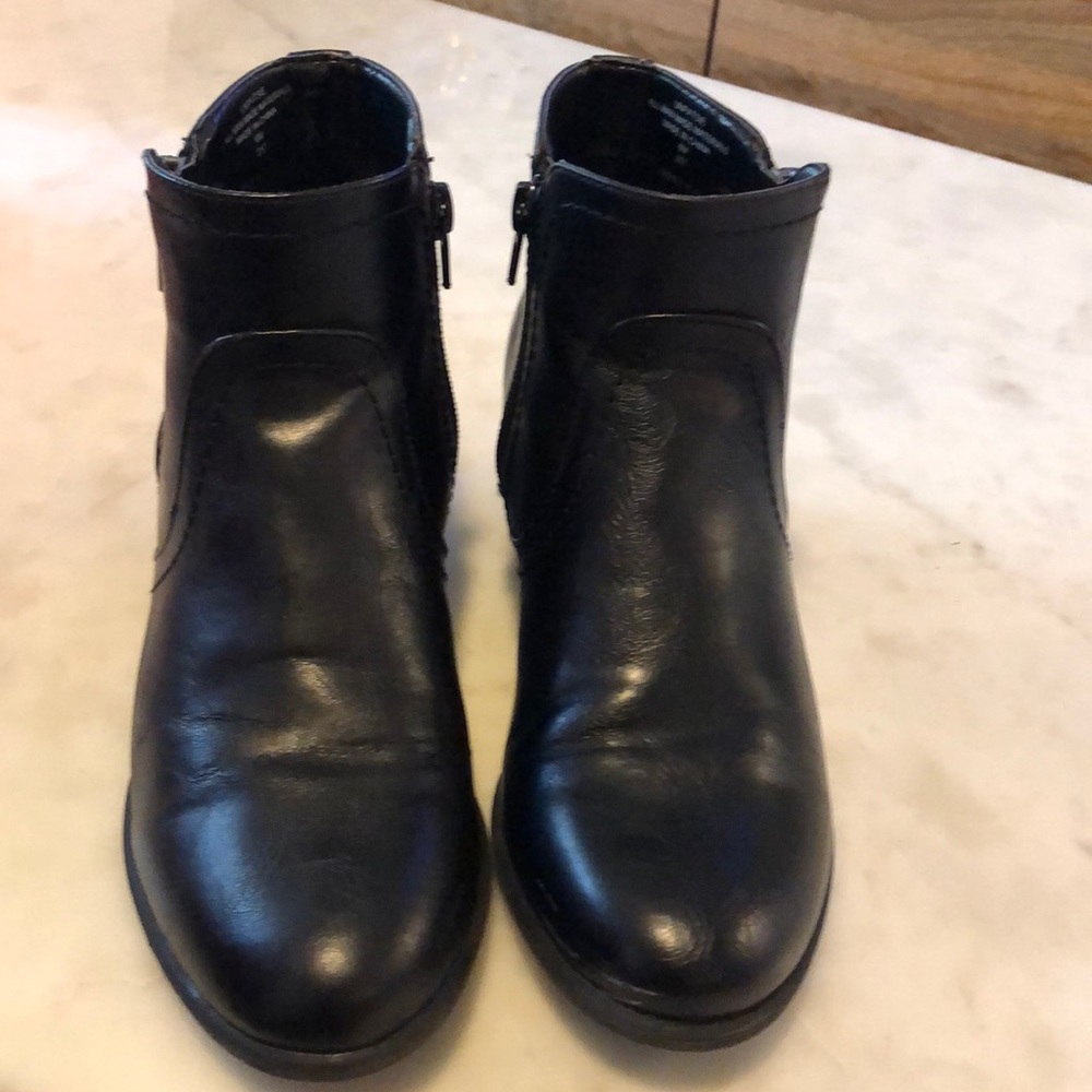 Unisa black ankle boots.